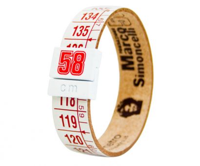 IL CENTIMETRO DEDICA UN BRACCIALE A MARCO SIMONCELLI IL CENTIMETRO DEDICA UN BRACCIALE A MARCO SIMONCELLI